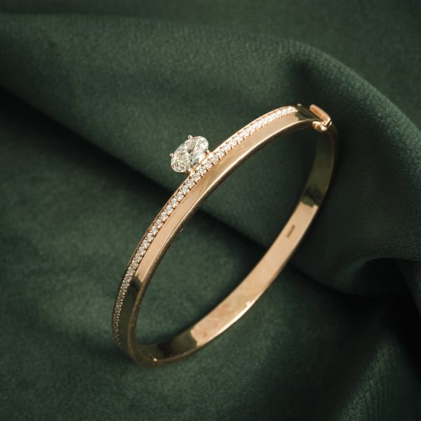 MODERN OVAL SHAPE BRACELET
