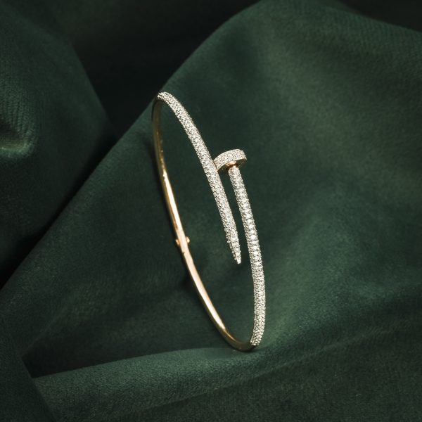 DIAMOND STUDDED OPENABLE BRACELET