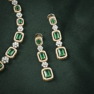GOLD EMERALD DIAMOND SET