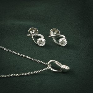 WHITE GOLD & DIAMOND JEWELRY SET