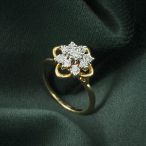 UNIQUE DESIGN CLUSTER RING