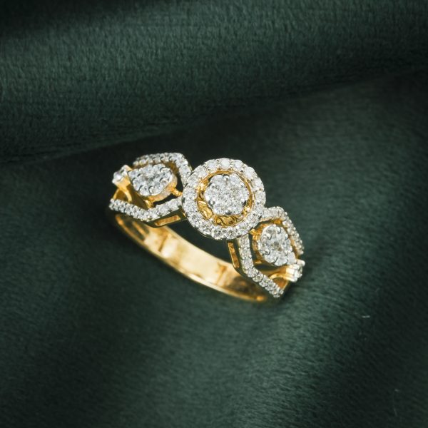CLUSTERED DIAMOND RING