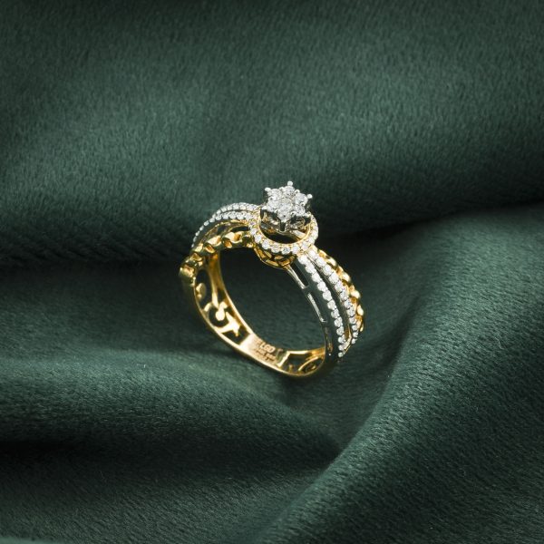 STELLAR SPARKLE RING IN CLUSTER DIAMOND