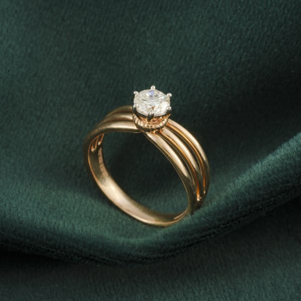 LUXURY SOLITAIRE DIAMOND RING