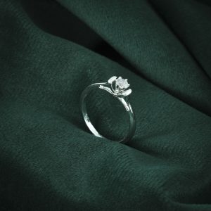 ELEGANT ROUND DIAMOND RING