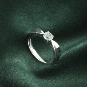 CLASSIC SOLITAIRE RING