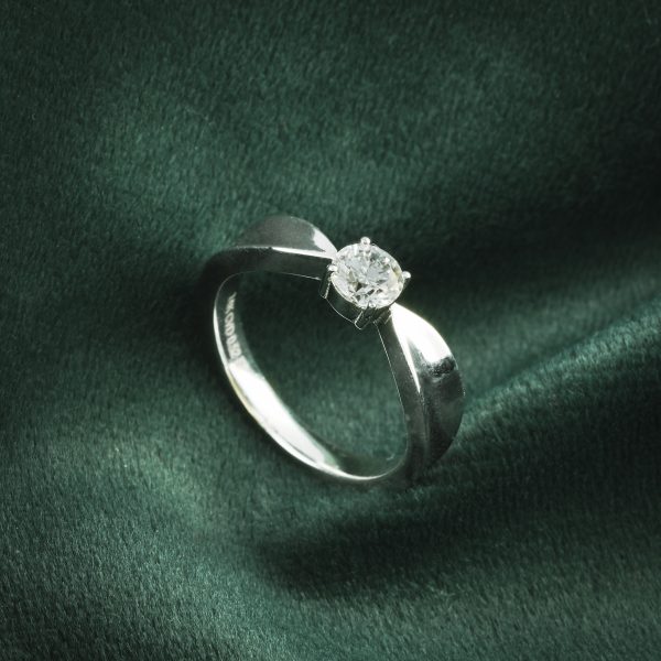 CLASSIC SOLITAIRE RING