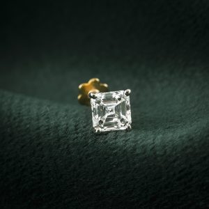 ASSCHER CUT DIAMOND NOSE PIN