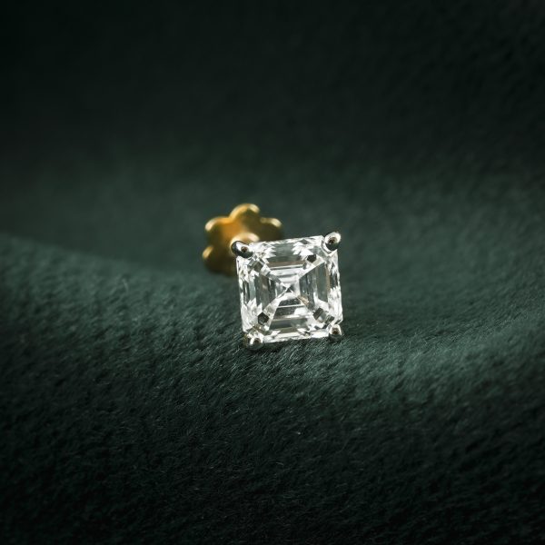ASSCHER CUT DIAMOND NOSE PIN