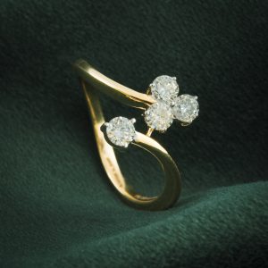4 STONE FLORAL CLUSTER RING