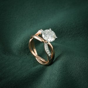 ROUND CUT DIAMOND SOLITAIRE RING IN ROSE GOLD