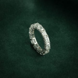EMERALD CUT DIAMOND RING