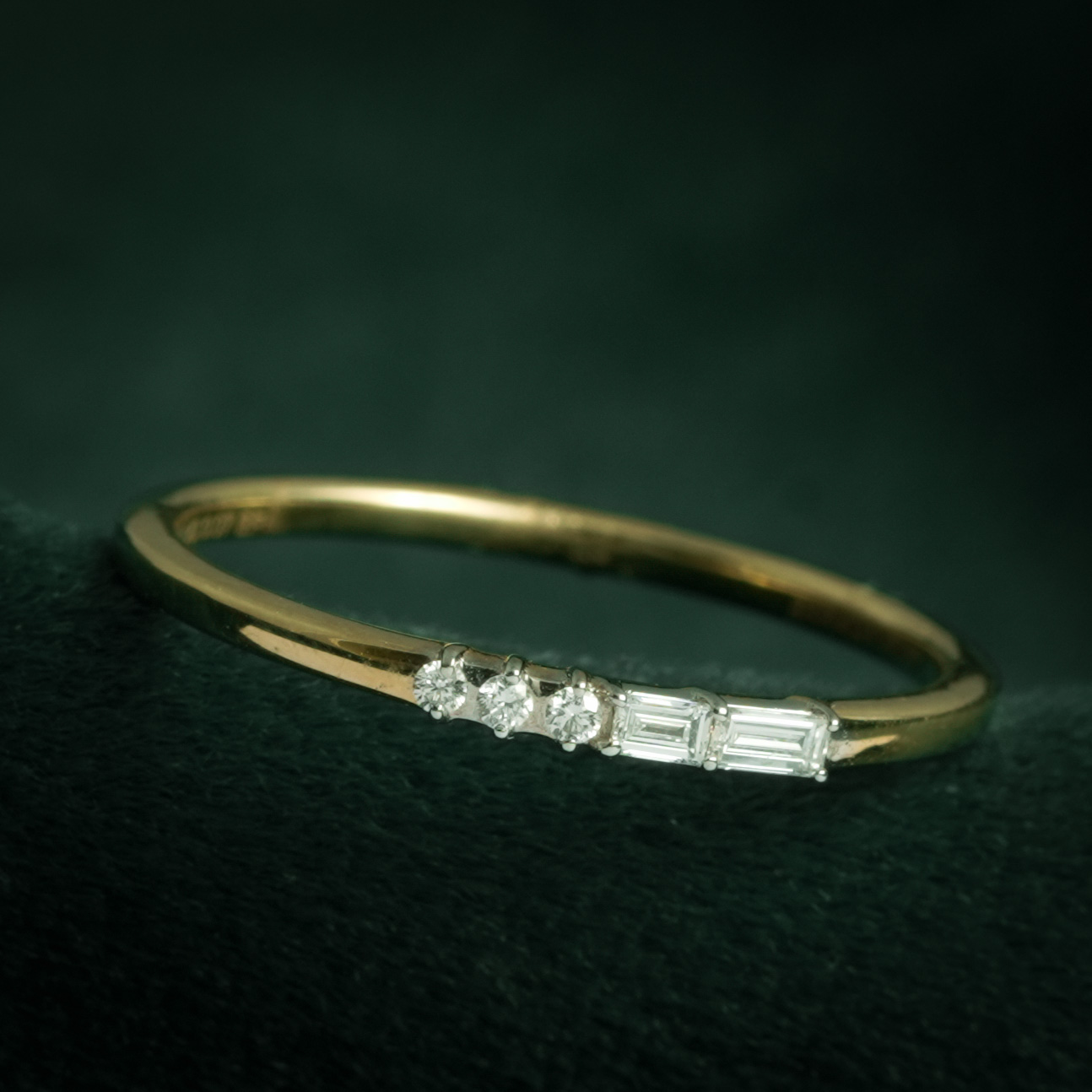 Mixed Cut Diamond Slim Band Ring in Gold