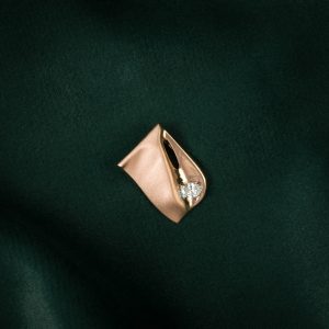 Infinity Curve Diamond Pendant