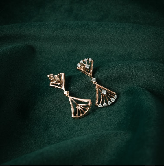 TIMELESS FAN-SHAPED SILVER EARRINGS
