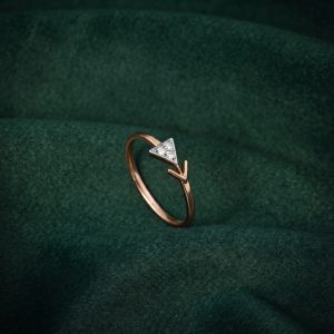 SPARKLING ARROWHEAD SILVER RING