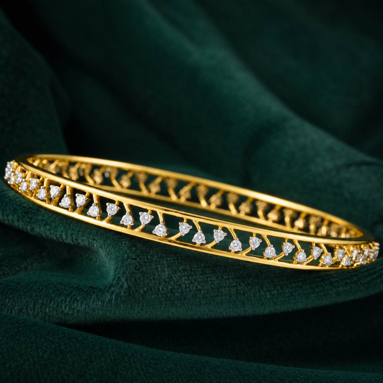 ELEGANT DIAMOND LINK BANGLE