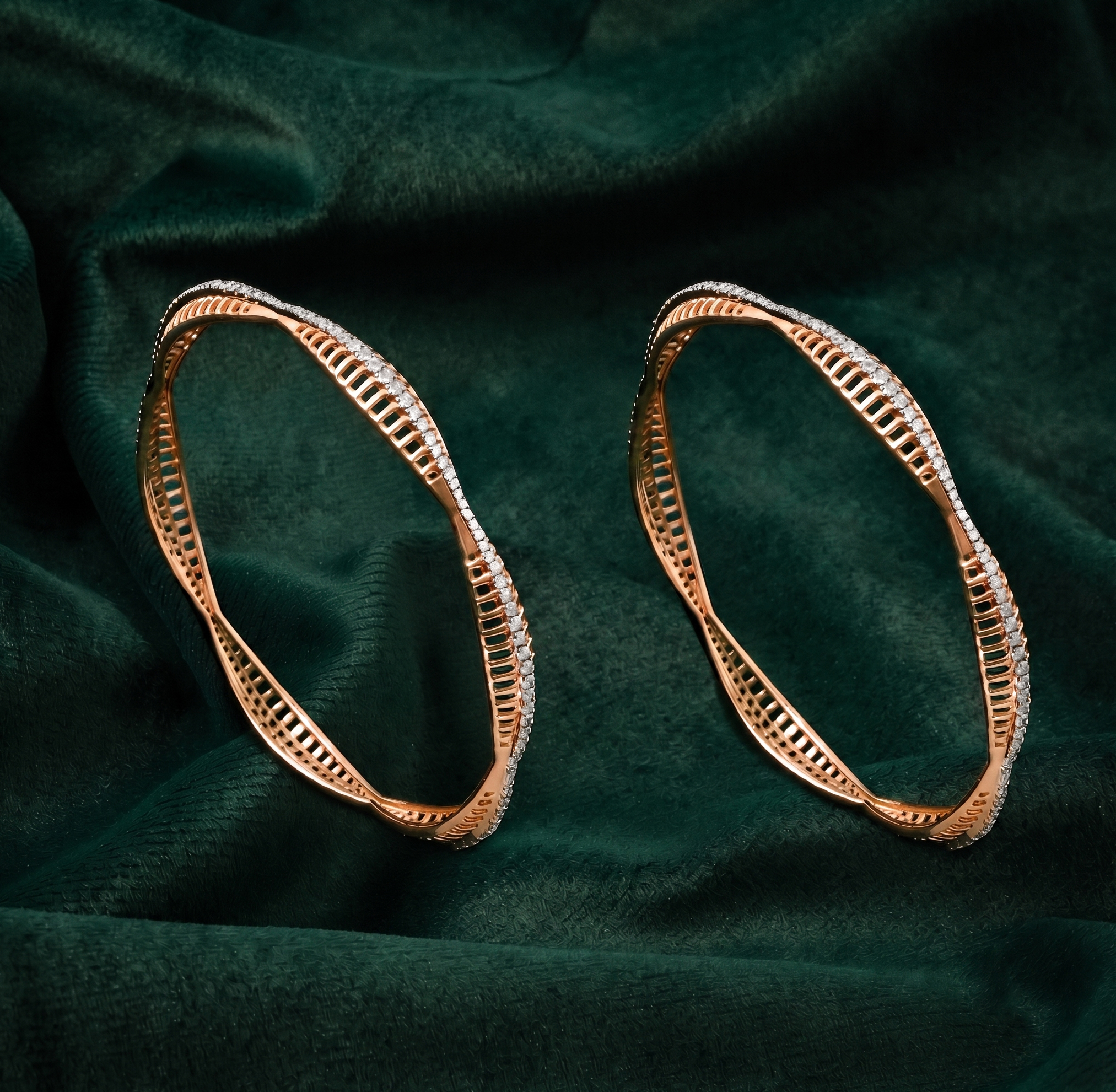 MODERN GLAM SILVER BANGLE