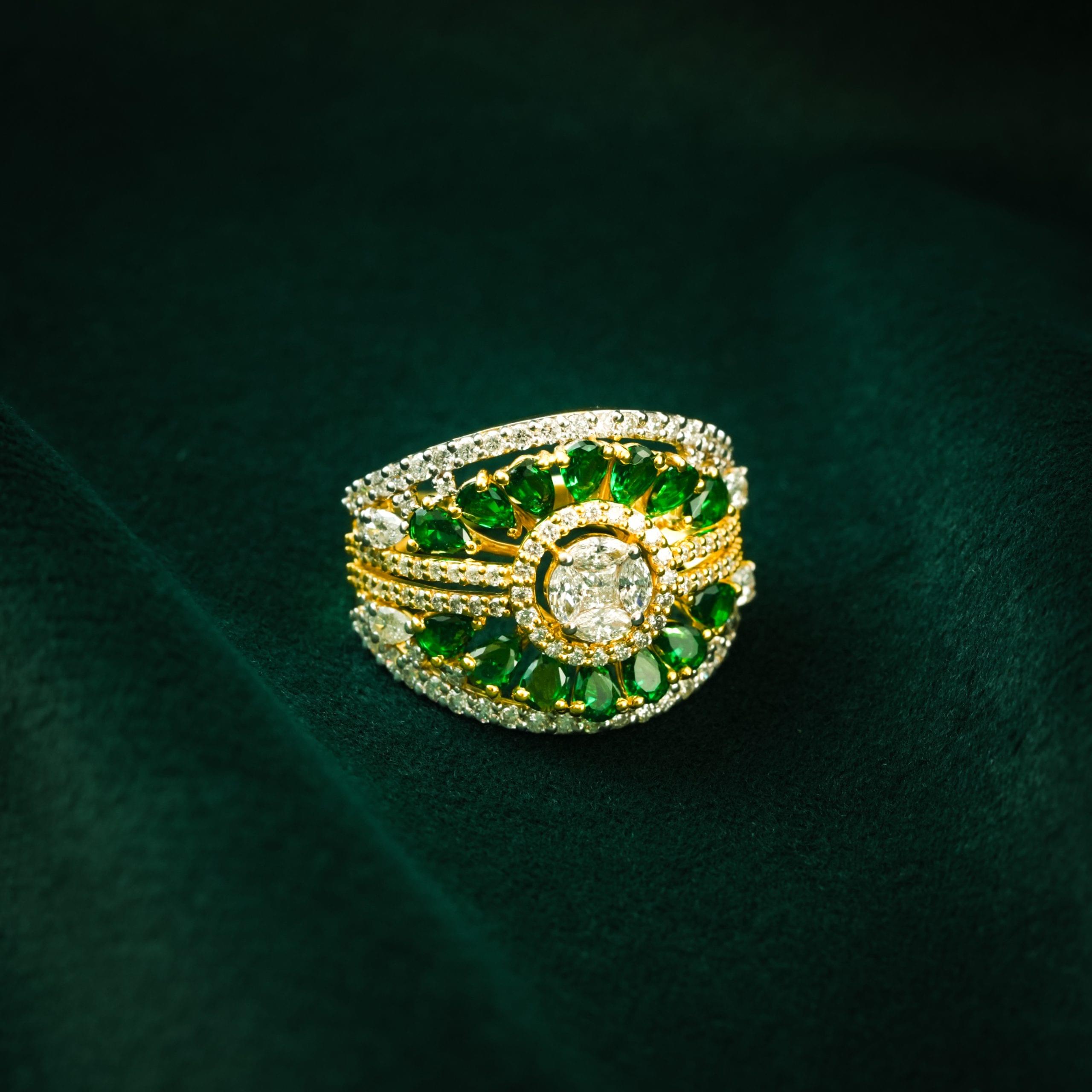 EMERALD RADIANCE SILVER RING