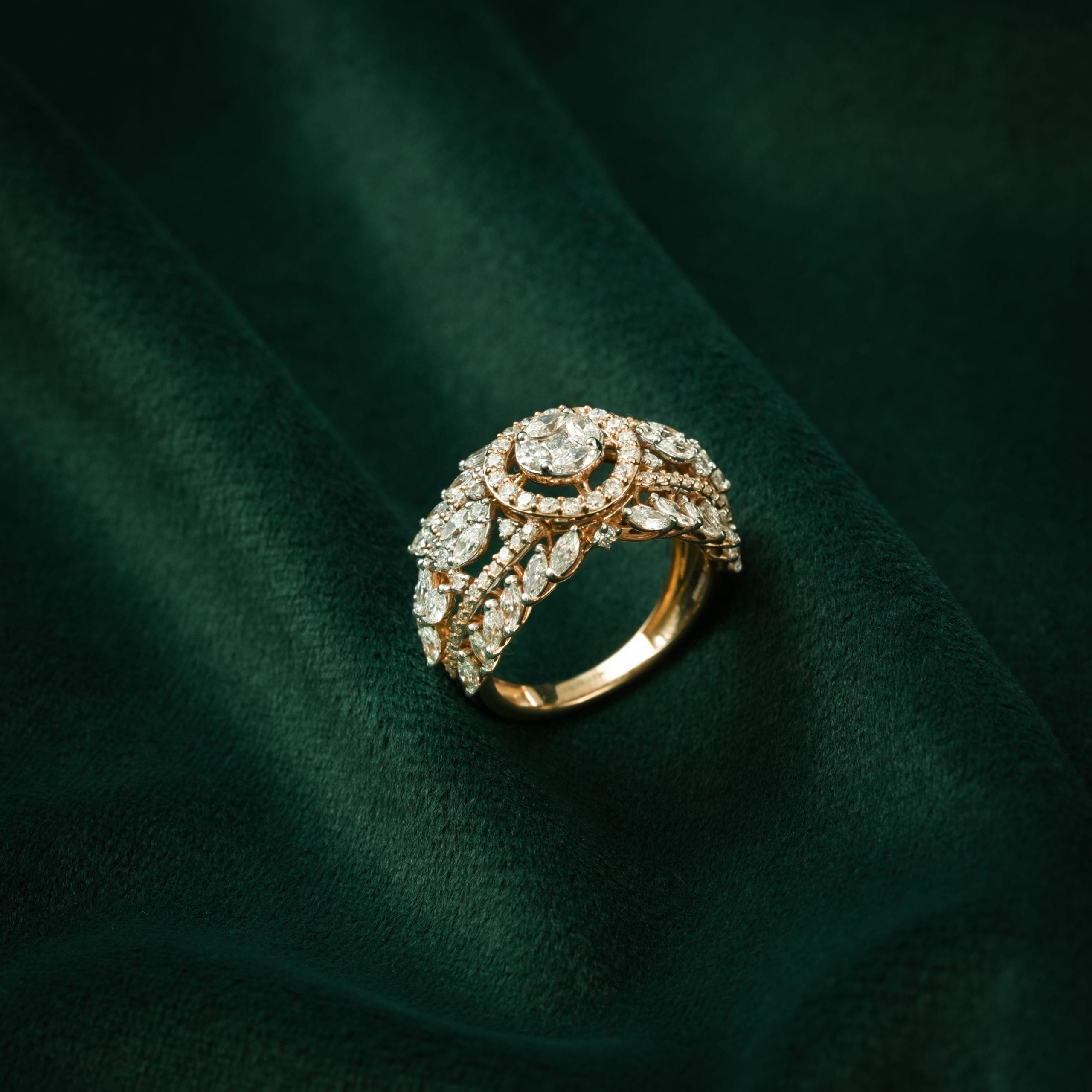 LUMINOUS CROWN SILVER RING